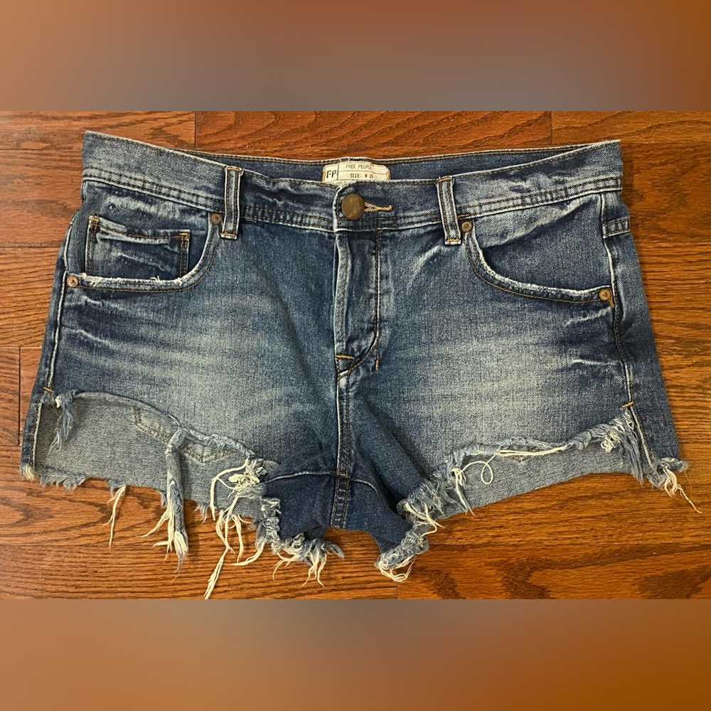 Free People Cut Off Denim Shorts Sz 29 Blue Button Fly Frayed Hem Inseam 3”